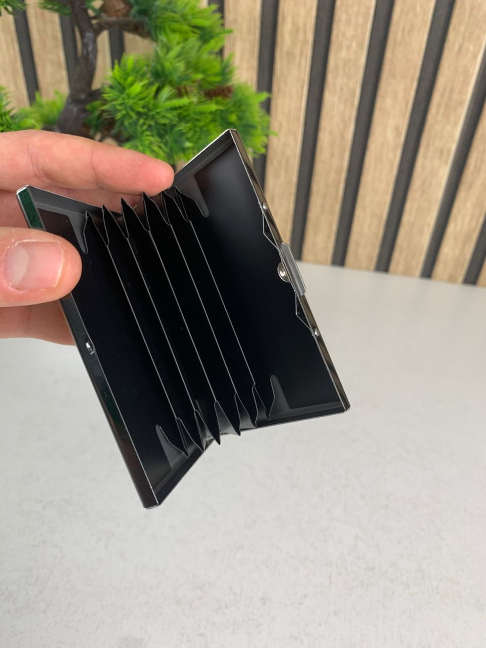 Étui portefeuille en acier noir avec protection RFID pour 6 cartes de crédit – محفظة بطاقات الإئتمان